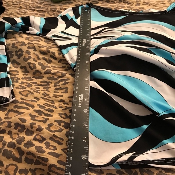 Off Shoulder  small aqua & black retro print , slit bell sleeve shirred sides … - Picture 3 of 7